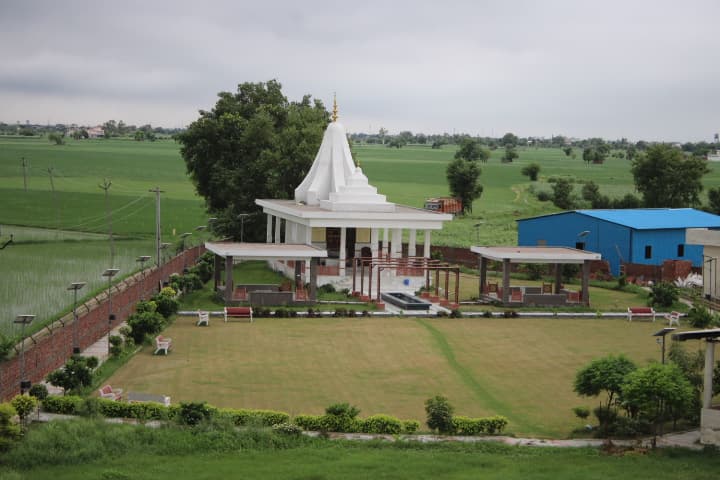 Sri Sri Gaur Nitai Temple surroundings